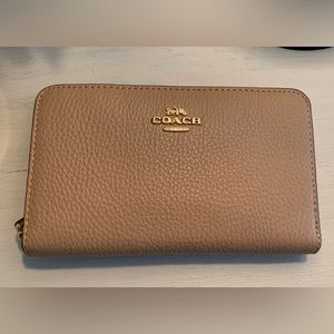 Gold/Taupe Coach medium sized wallet